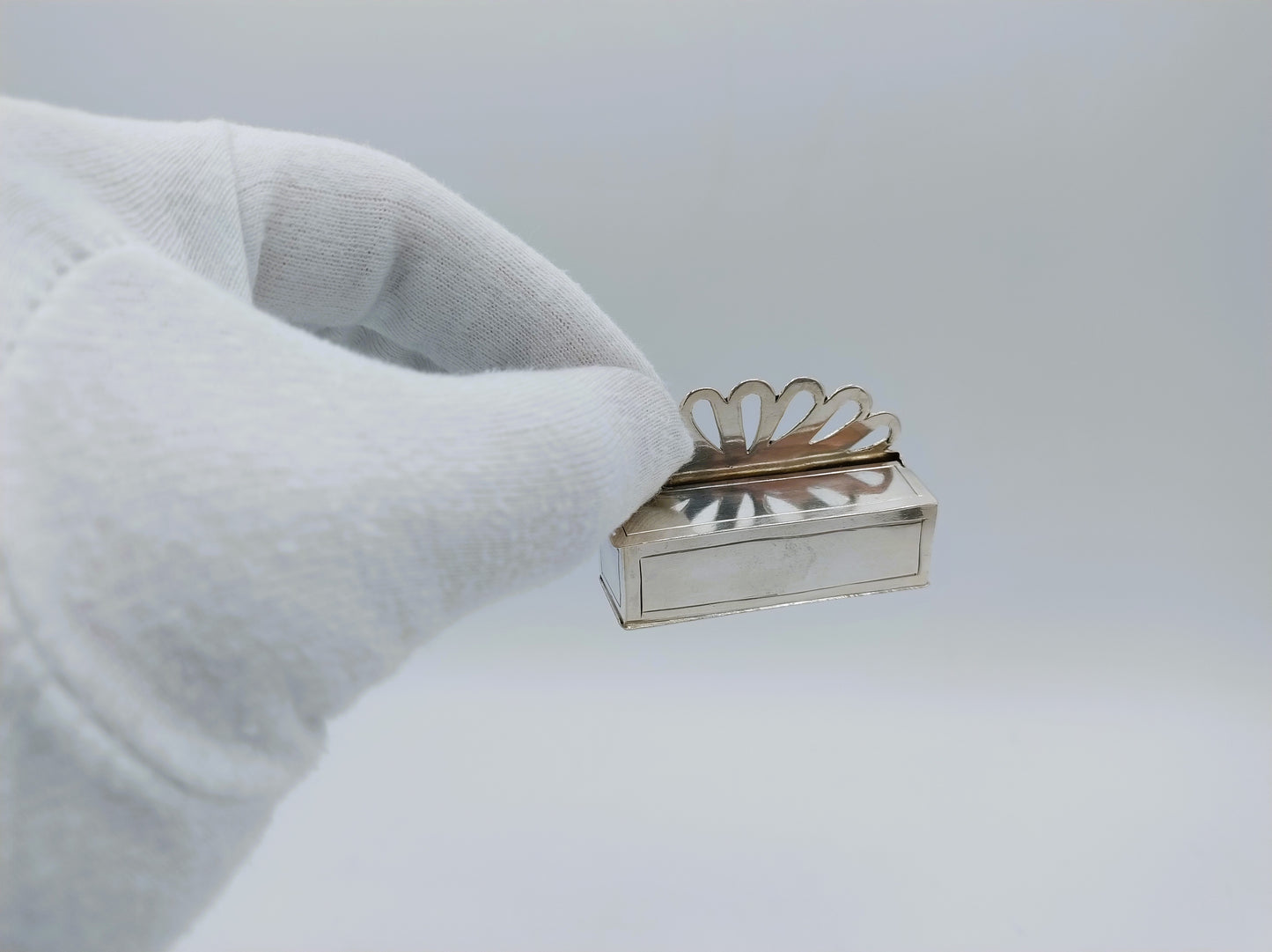 Zilveren miniatuur kaarsenbak, J. Breda, Amsterdam, ca. 1690