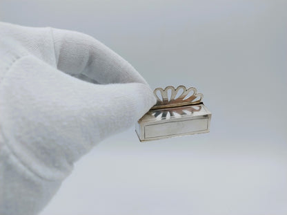 Zilveren miniatuur kaarsenbak, J. Breda, Amsterdam, ca. 1690