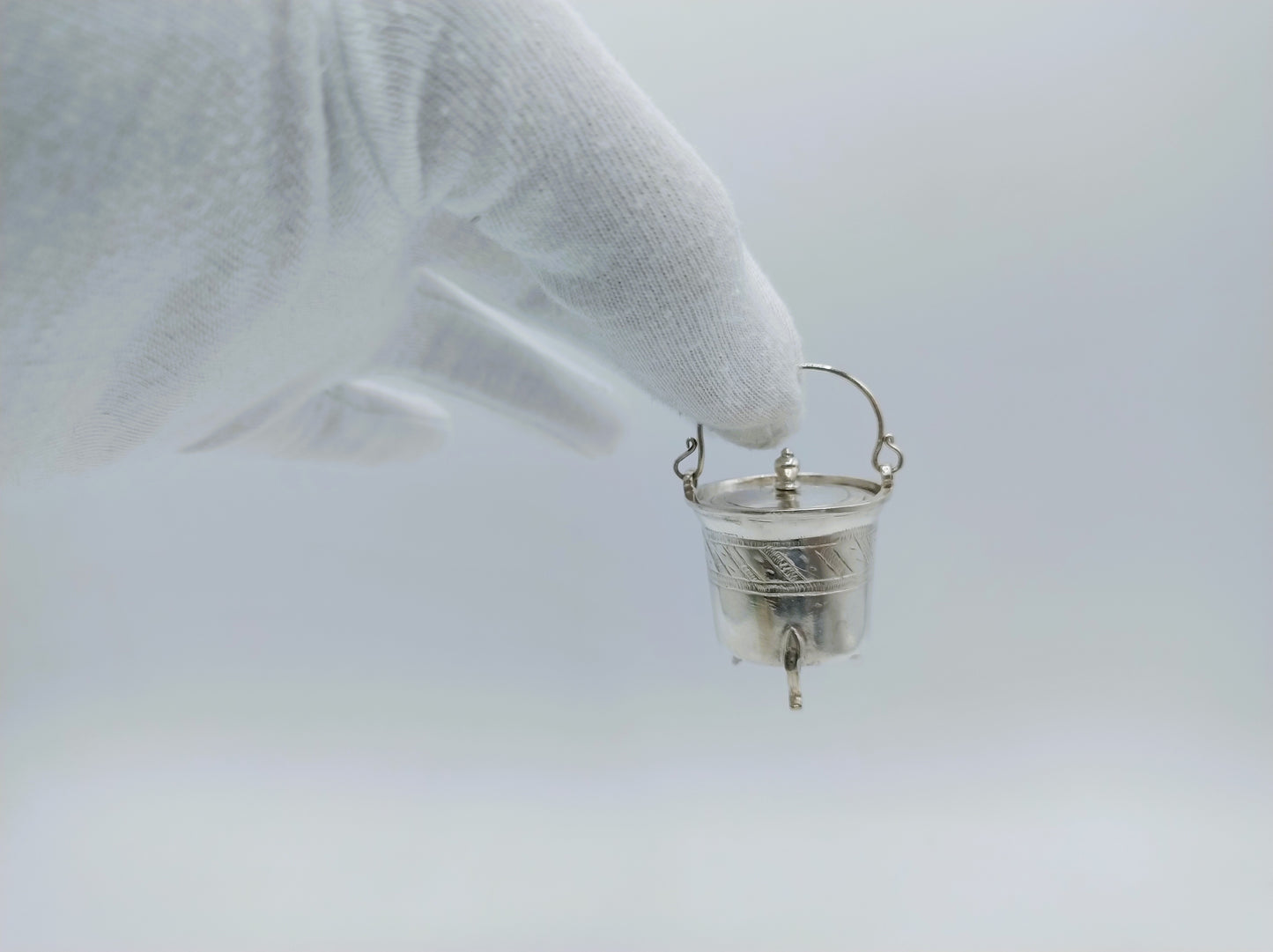 Zilveren miniatuur emmer met deksel, L. Eylof, Amsterdam, ca. 1675