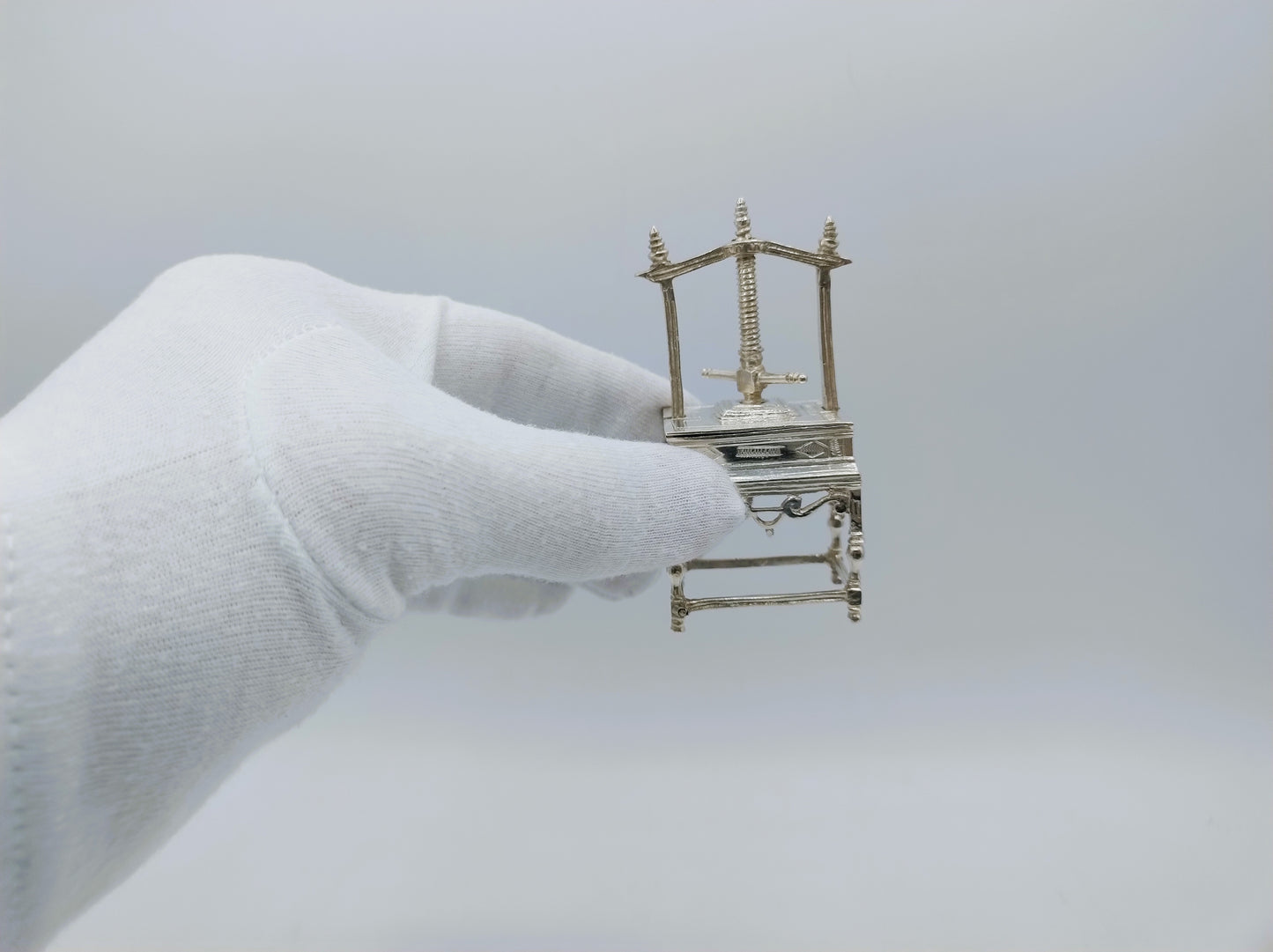Zilveren miniatuur linnenpers, J. Dijckman, Amsterdam, ca. 1680