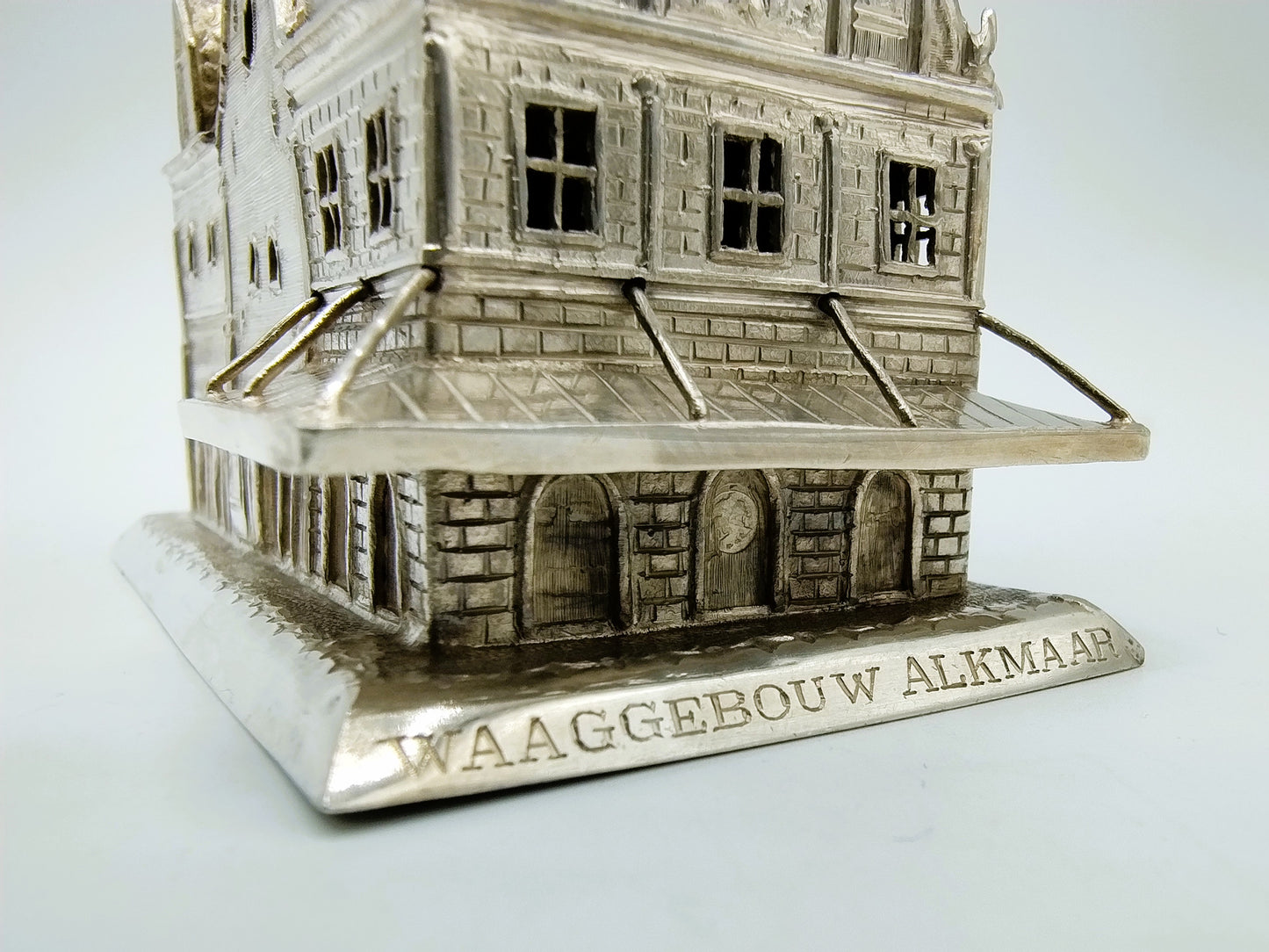 Miniatuur zilveren waaggebouw, D.J. Levert, Alkmaar, 1913