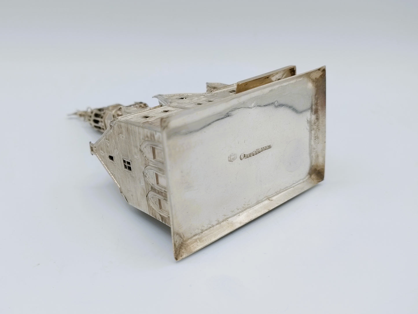 Miniatuur zilveren waaggebouw, D.J. Levert, Alkmaar, 1913
