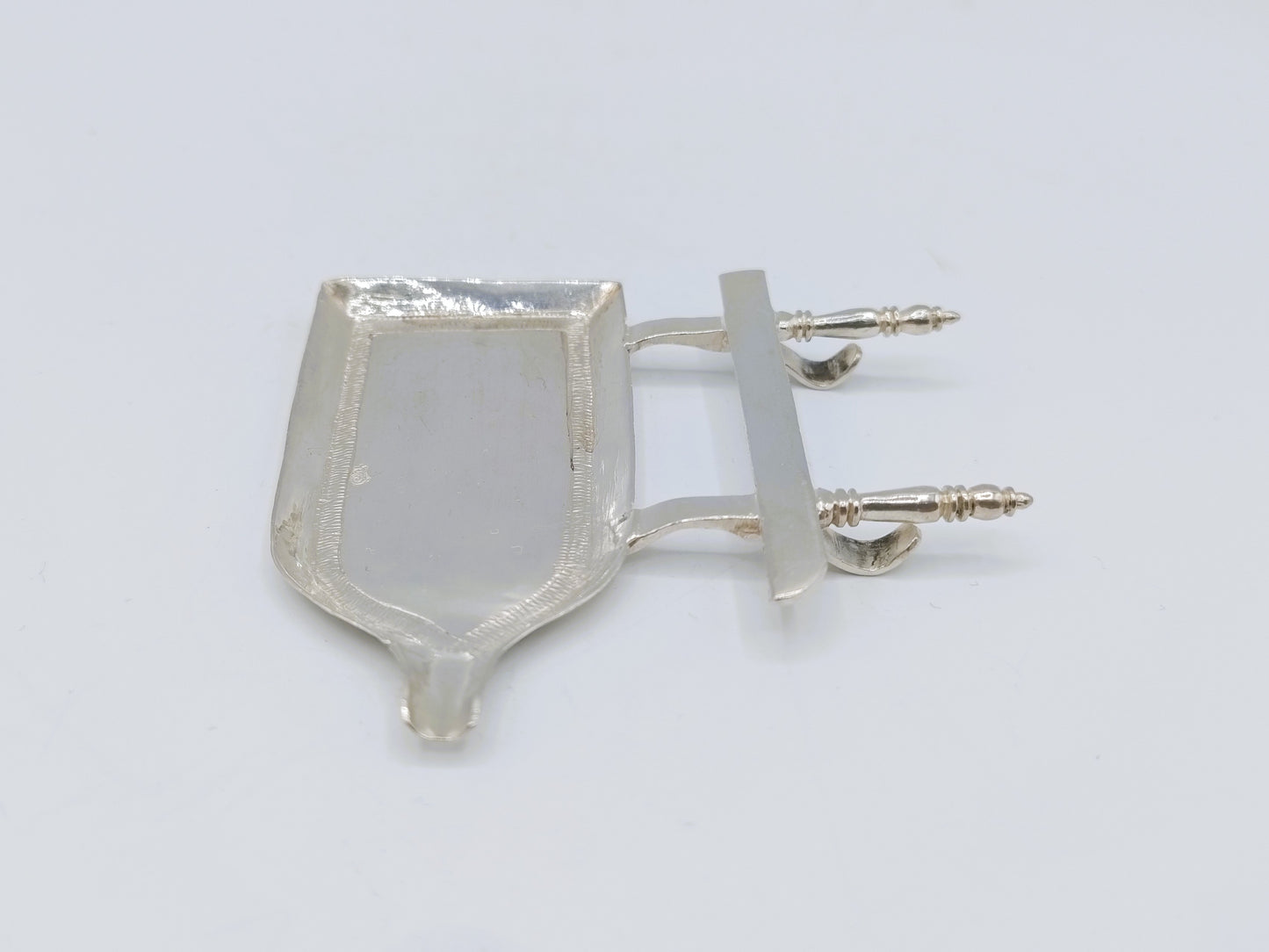 Zilveren miniatuur lekbak, meester van het bokje, Amsterdam,  ca. 1690
