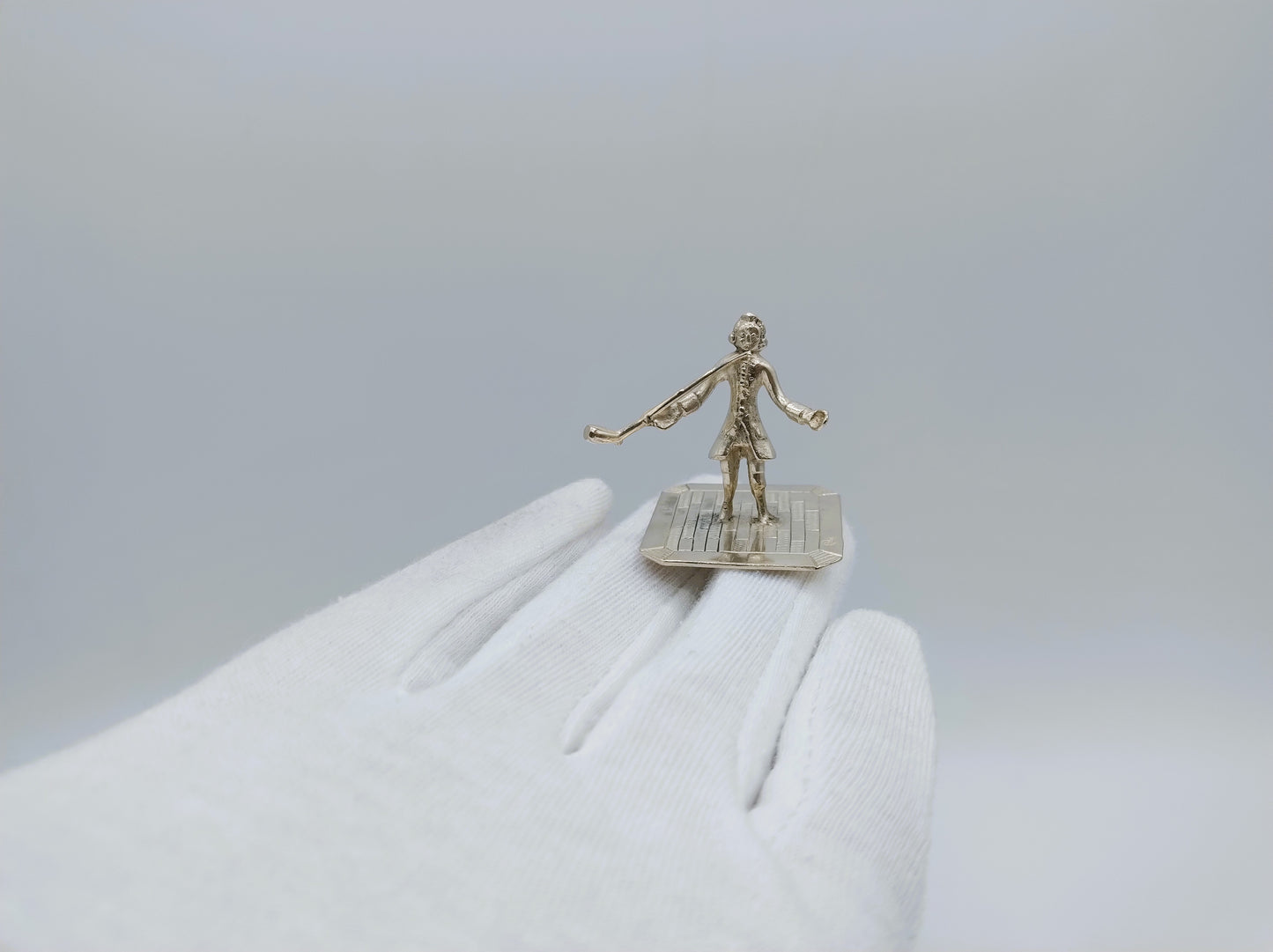 Silver miniature, man with pipe, J. Bonket, Amsterdam, 1772