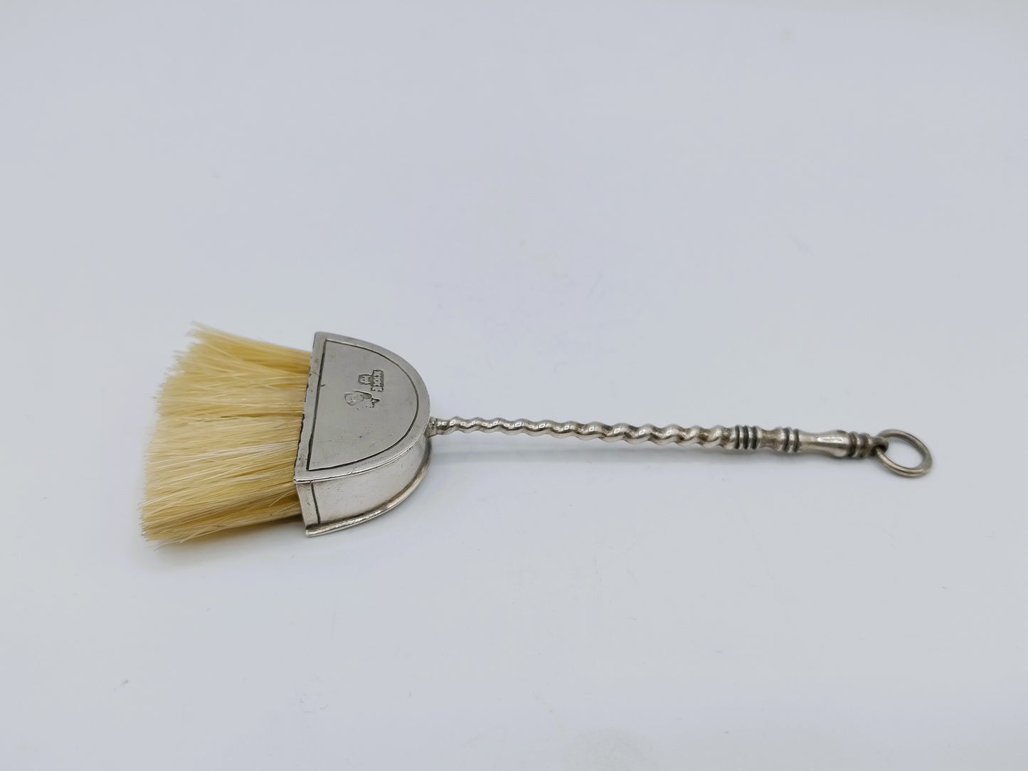 Zilveren miniatuur bezem, J. van Geffen, Amsterdam, 1774