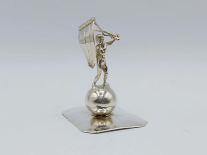 Zilveren miniatuur jongen met vlieger, A. van der Hoeff, Haarlem, ca. 1710