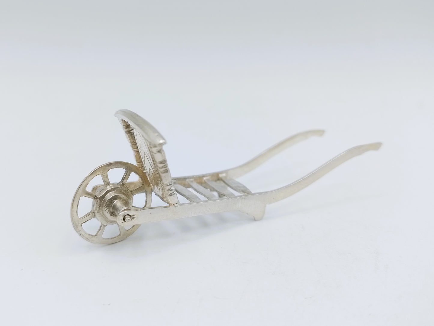 Silberne Miniatur-Schubkarre, 18. Jahrhundert