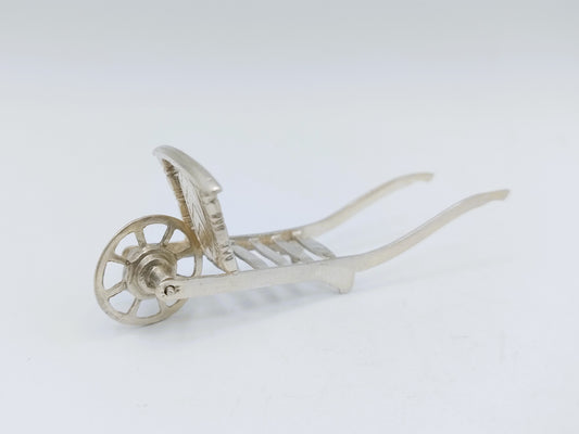Zilveren miniatuur kruiwagen, 18e eeuws