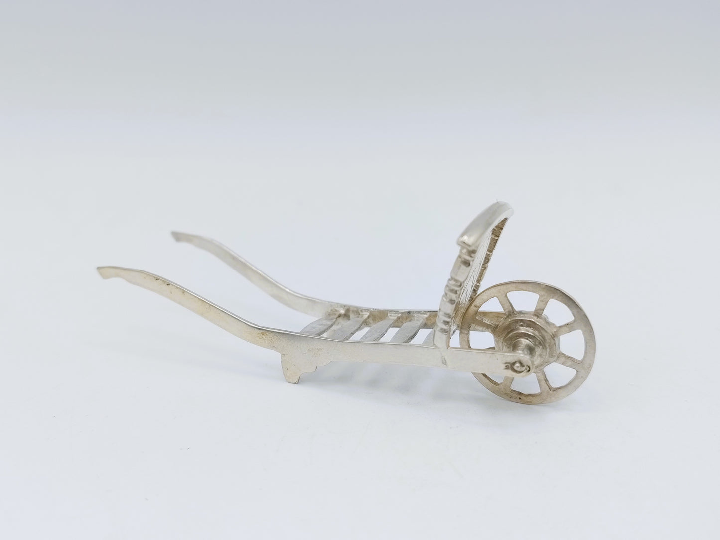 Silberne Miniatur-Schubkarre, 18. Jahrhundert