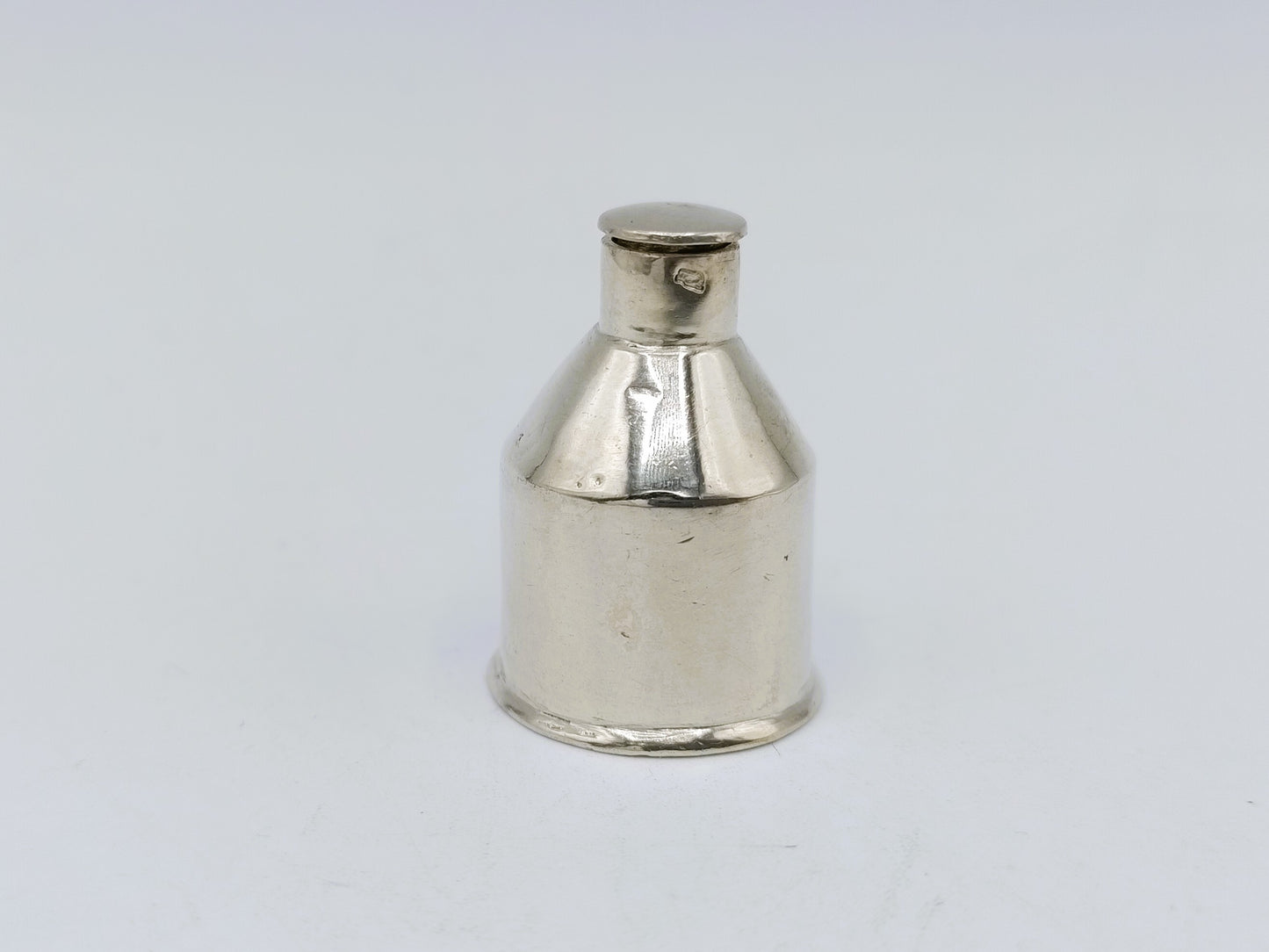 Silberner Miniatur-Milchkessel, 18. Jahrhundert
