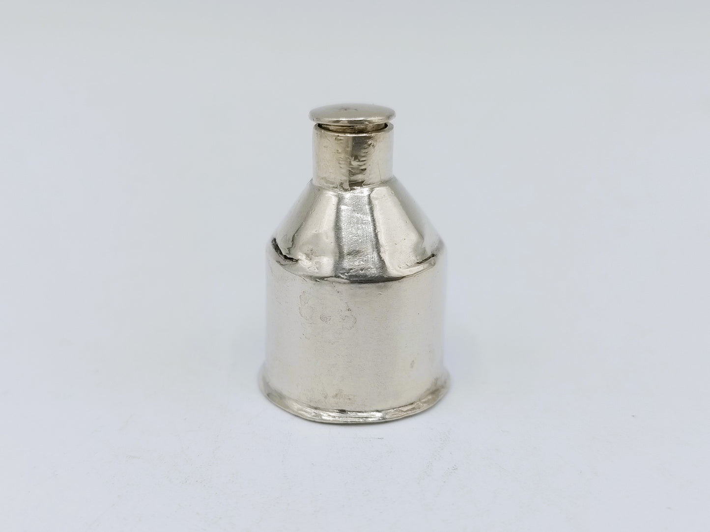 Silberner Miniatur-Milchkessel, 18. Jahrhundert