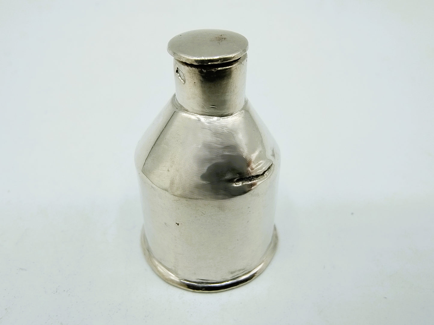 Silberner Miniatur-Milchkessel, 18. Jahrhundert