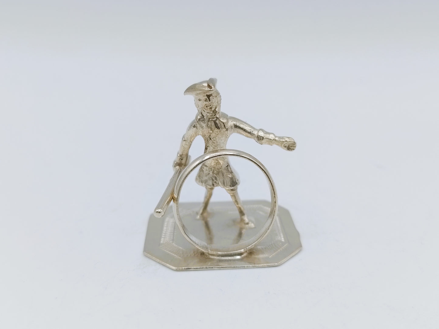 Zilveren miniatuur kind met hoepel, J. Borduur, Amsterdam, 1753
