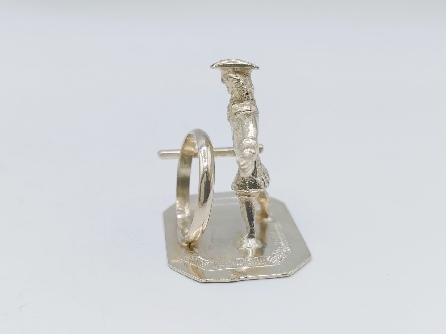 Zilveren miniatuur kind met hoepel, J. Borduur, Amsterdam, 1753