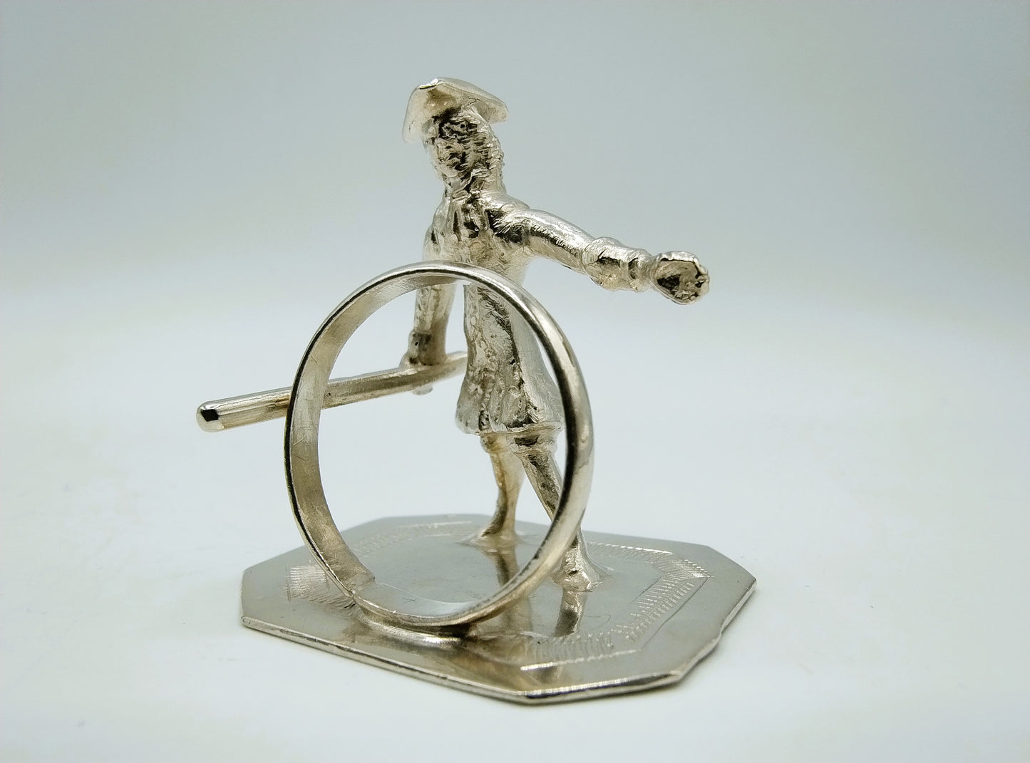 Zilveren miniatuur kind met hoepel, J. Borduur, Amsterdam, 1753