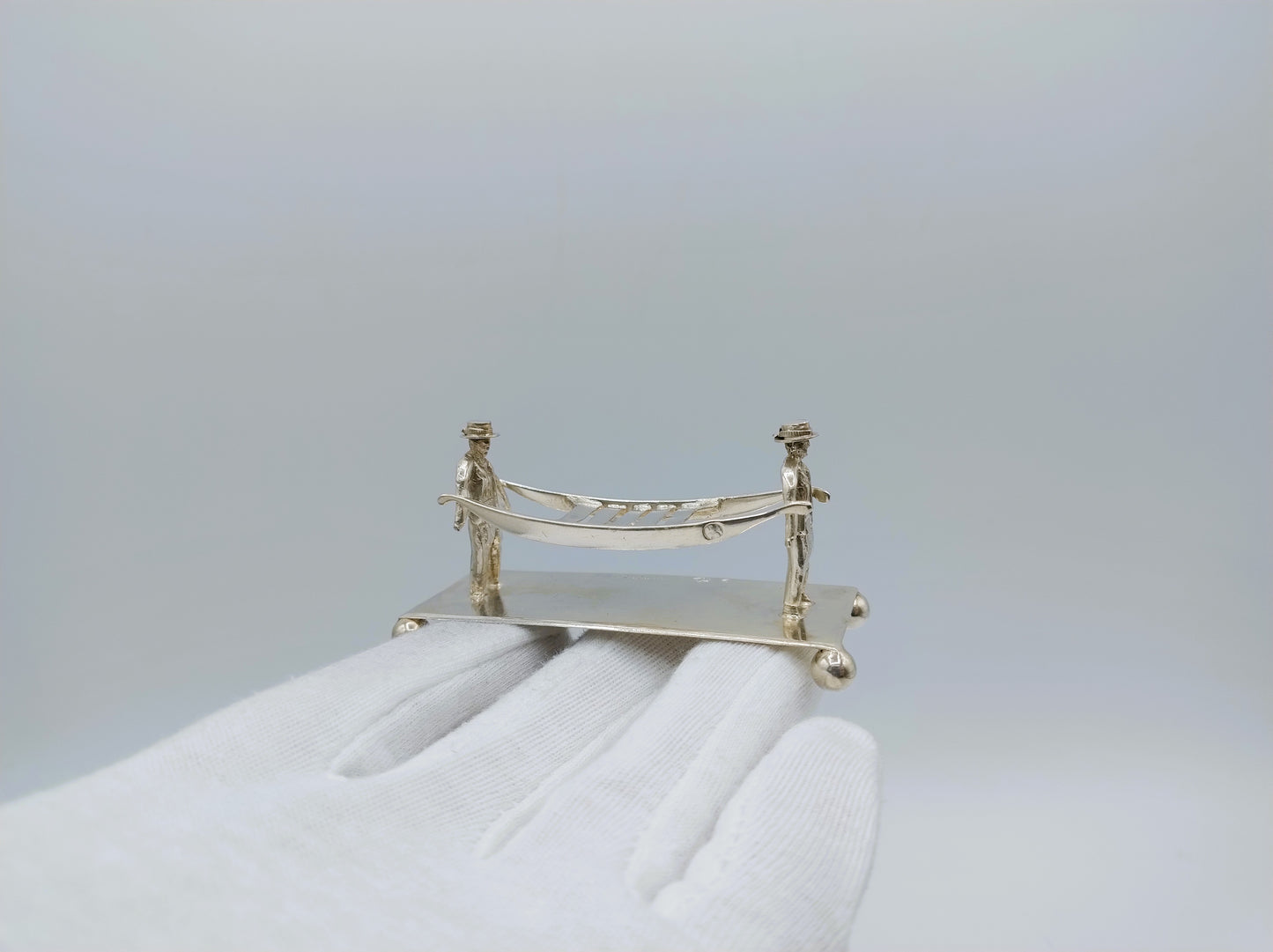 Zilveren miniatuur kaasdragers, D.J. Levert, Alkmaar, 1909
