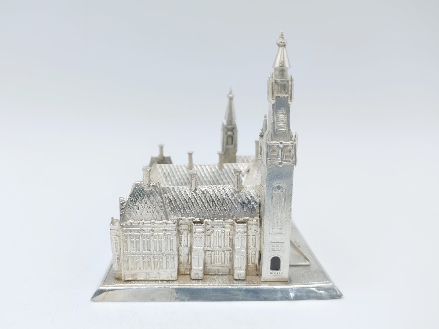 Zilveren miniatuur vredespaleis den Haag, Y.T. van Erp, Leeuwarden, 1913