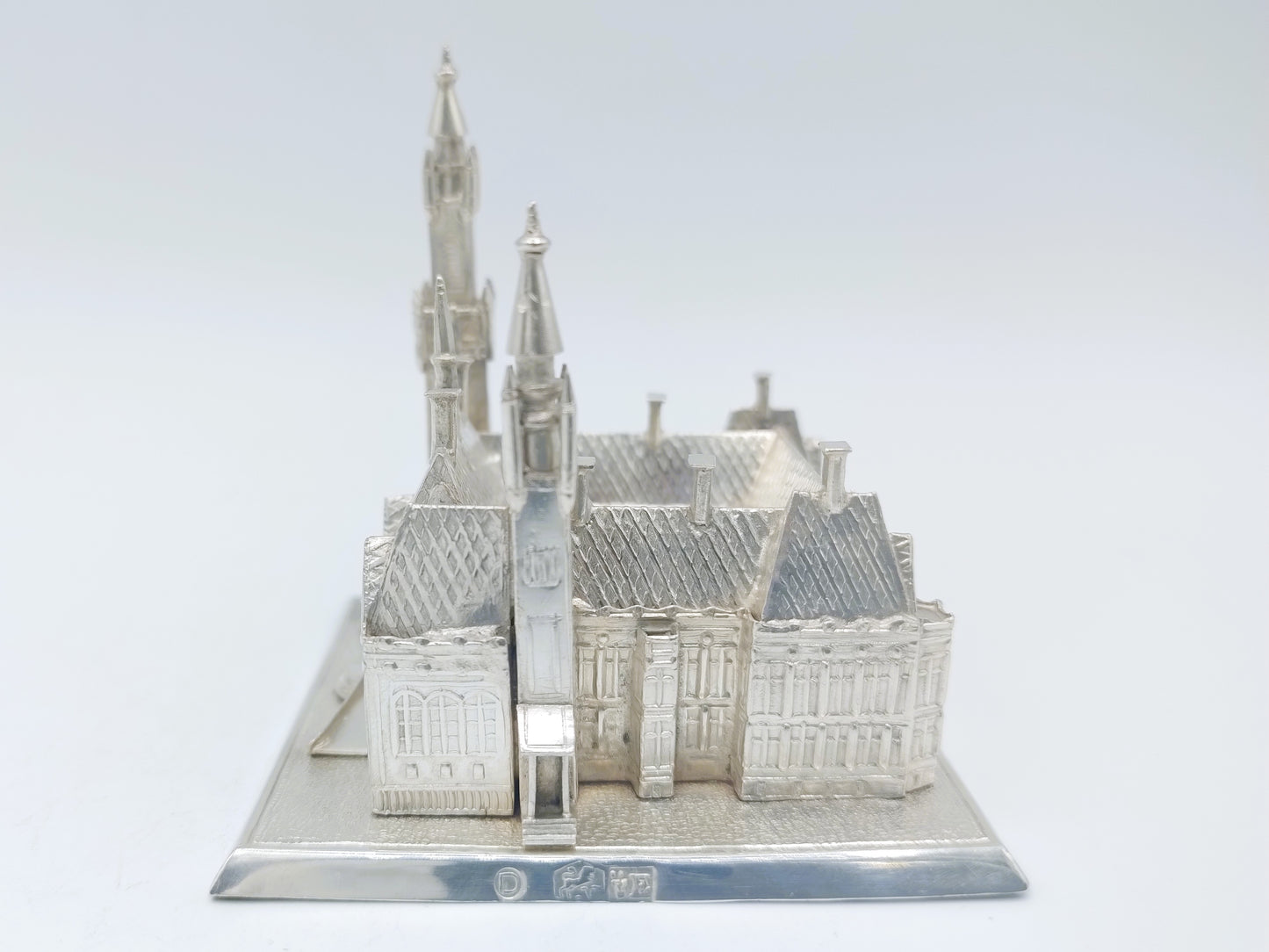 Zilveren miniatuur vredespaleis den Haag, Y.T. van Erp, Leeuwarden, 1913