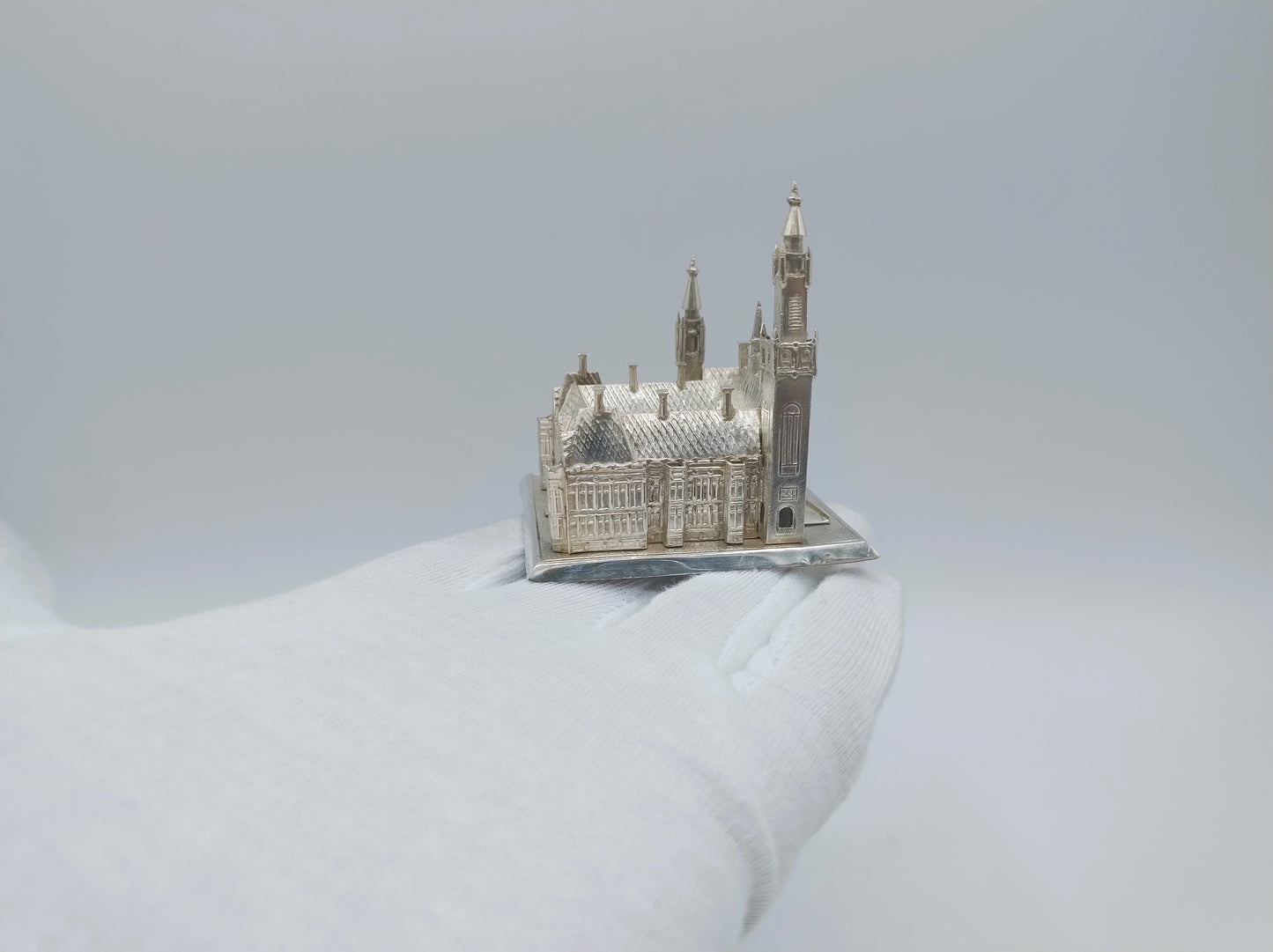 Zilveren miniatuur vredespaleis den Haag, Y.T. van Erp, Leeuwarden, 1913