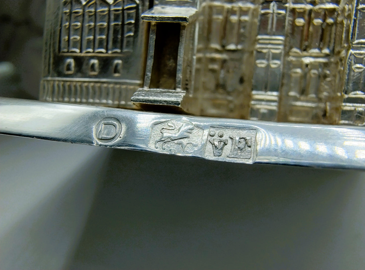 Zilveren miniatuur vredespaleis den Haag, Y.T. van Erp, Leeuwarden, 1913