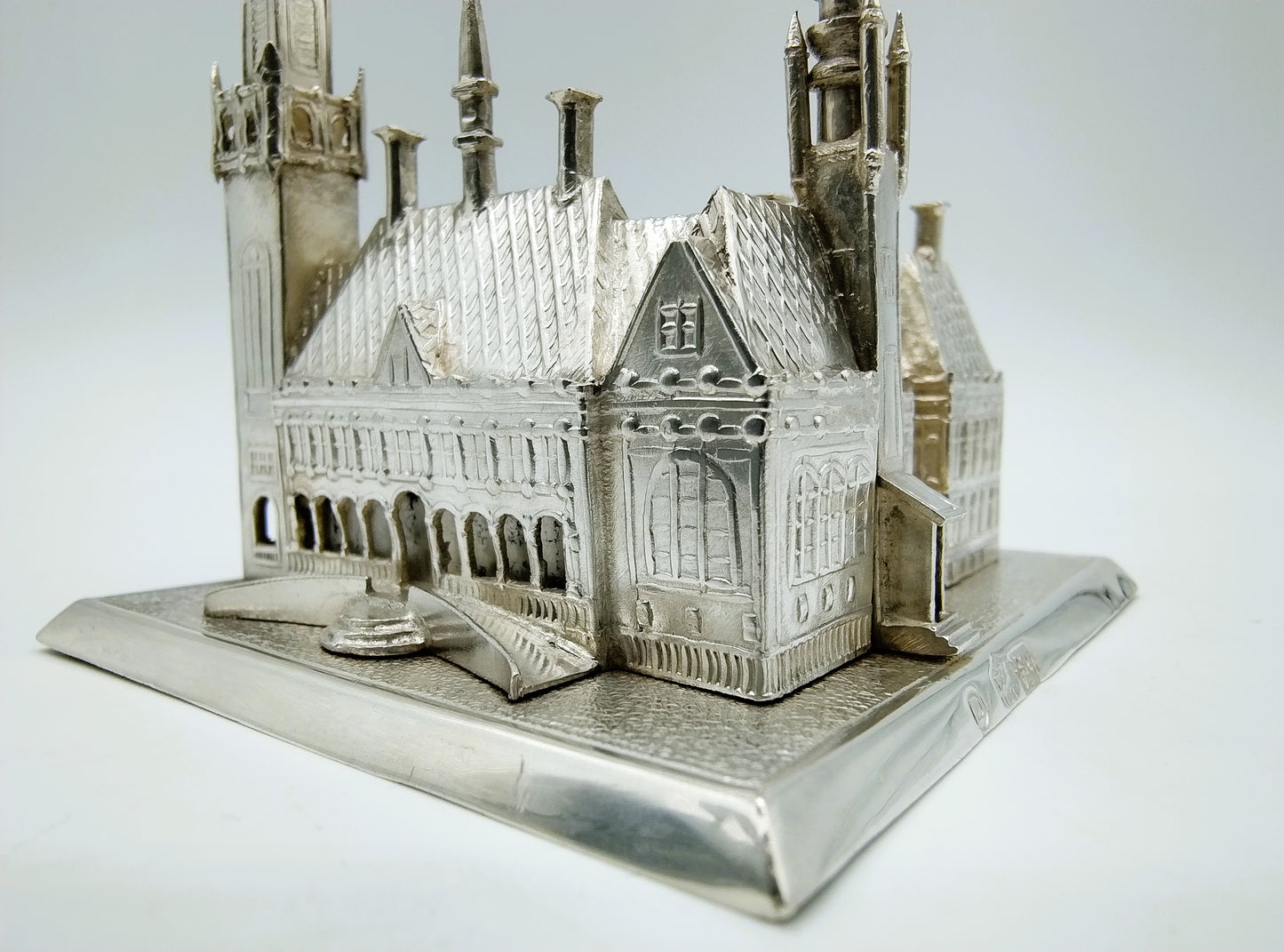 Zilveren miniatuur vredespaleis den Haag, Y.T. van Erp, Leeuwarden, 1913