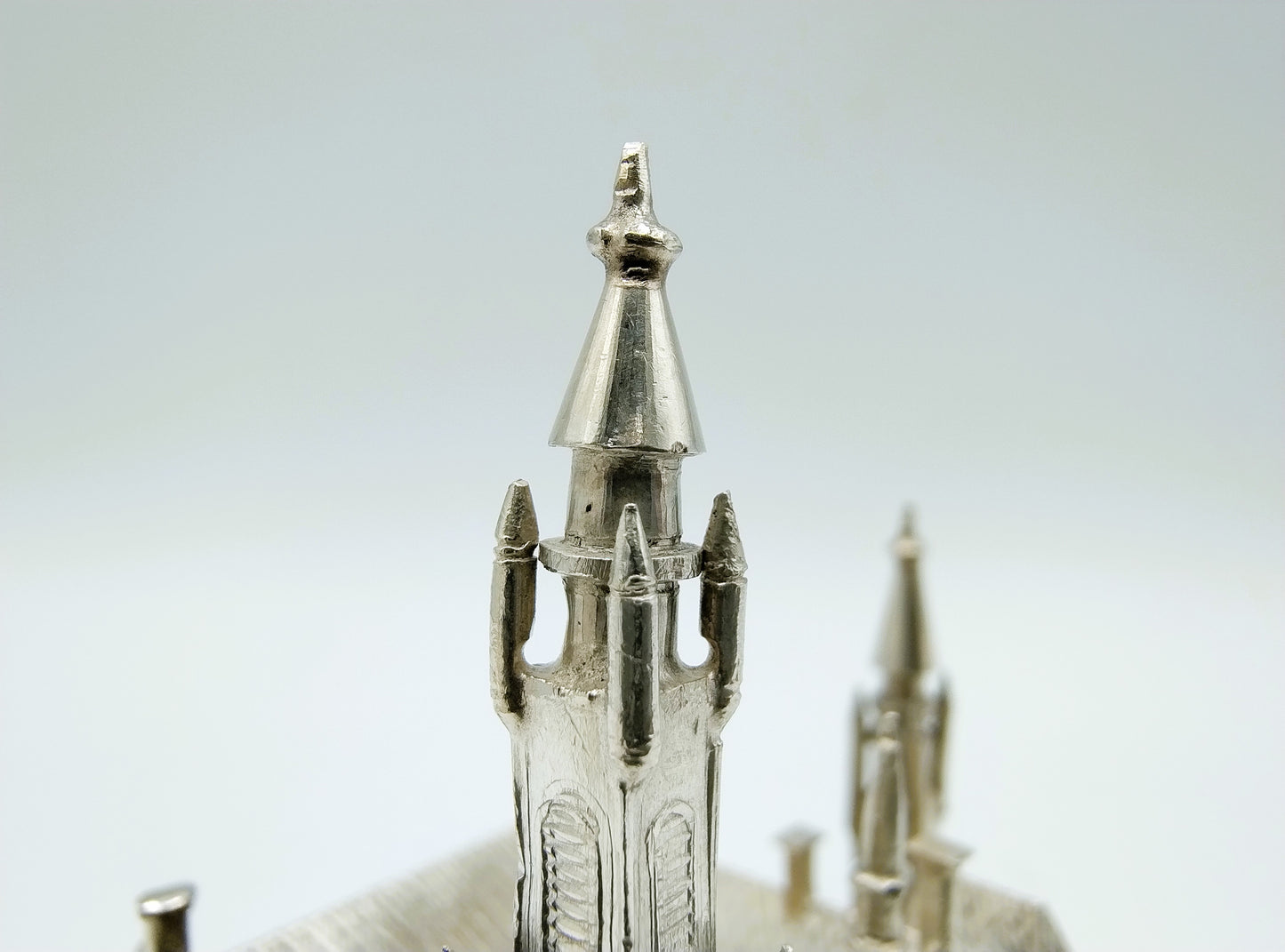 Zilveren miniatuur vredespaleis den Haag, Y.T. van Erp, Leeuwarden, 1913