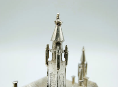 Zilveren miniatuur vredespaleis den Haag, Y.T. van Erp, Leeuwarden, 1913