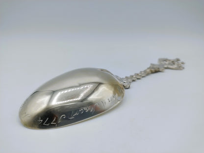 Silberner Geburtslöffel, Dreimaster, A.B. Looxma, Sneek, ca. 1730