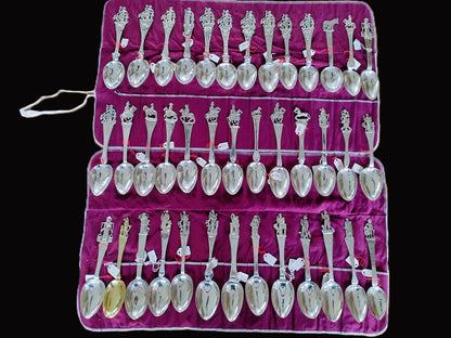 Unieke collectie met 39 Friese geboortelepels inclusief familiekronieken, 19e eeuws