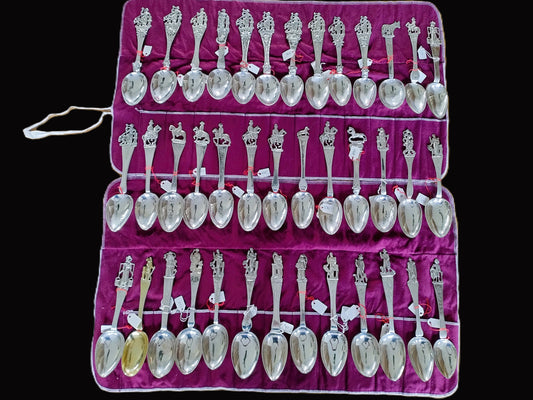 Unieke collectie met 39 Friese geboortelepels inclusief familiekronieken, 19e eeuws