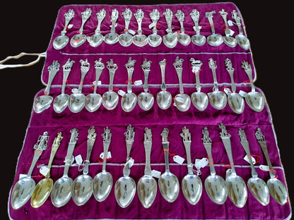 Unieke collectie met 39 Friese geboortelepels inclusief familiekronieken, 19e eeuws