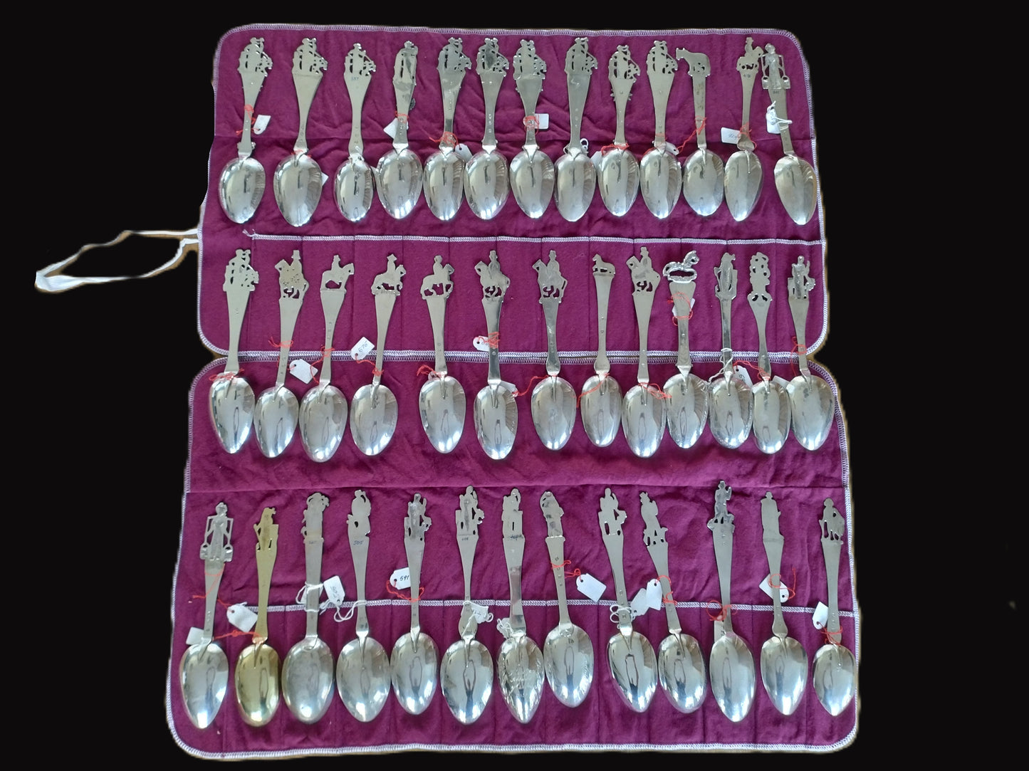 Unieke collectie met 39 Friese geboortelepels inclusief familiekronieken, 19e eeuws