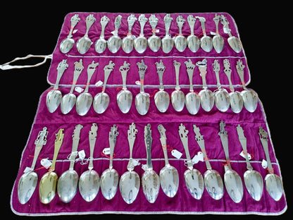 Unieke collectie met 39 Friese geboortelepels inclusief familiekronieken, 19e eeuws