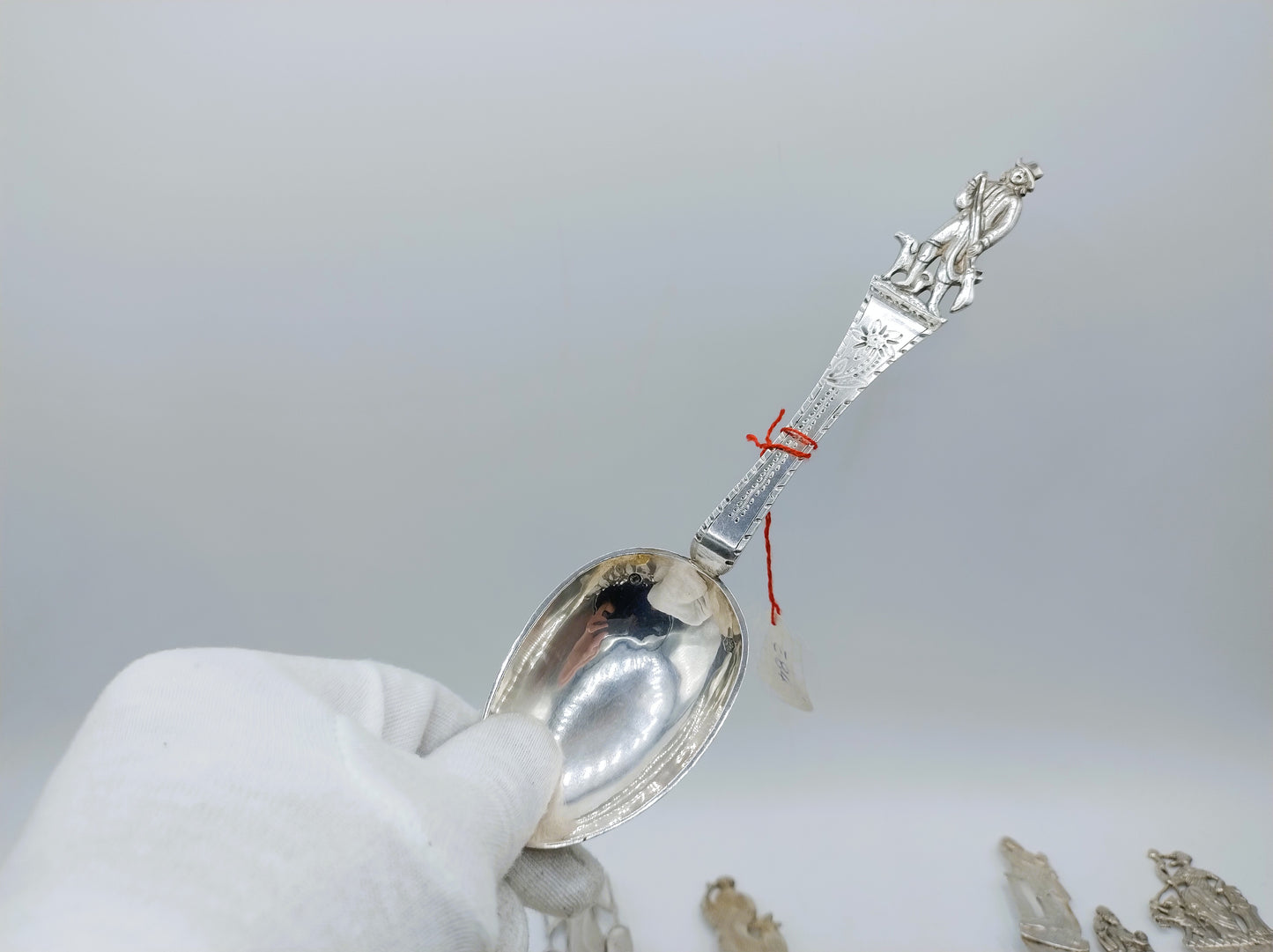 Unieke collectie met 39 Friese geboortelepels inclusief familiekronieken, 19e eeuws