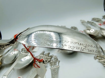 Unieke collectie met 39 Friese geboortelepels inclusief familiekronieken, 19e eeuws