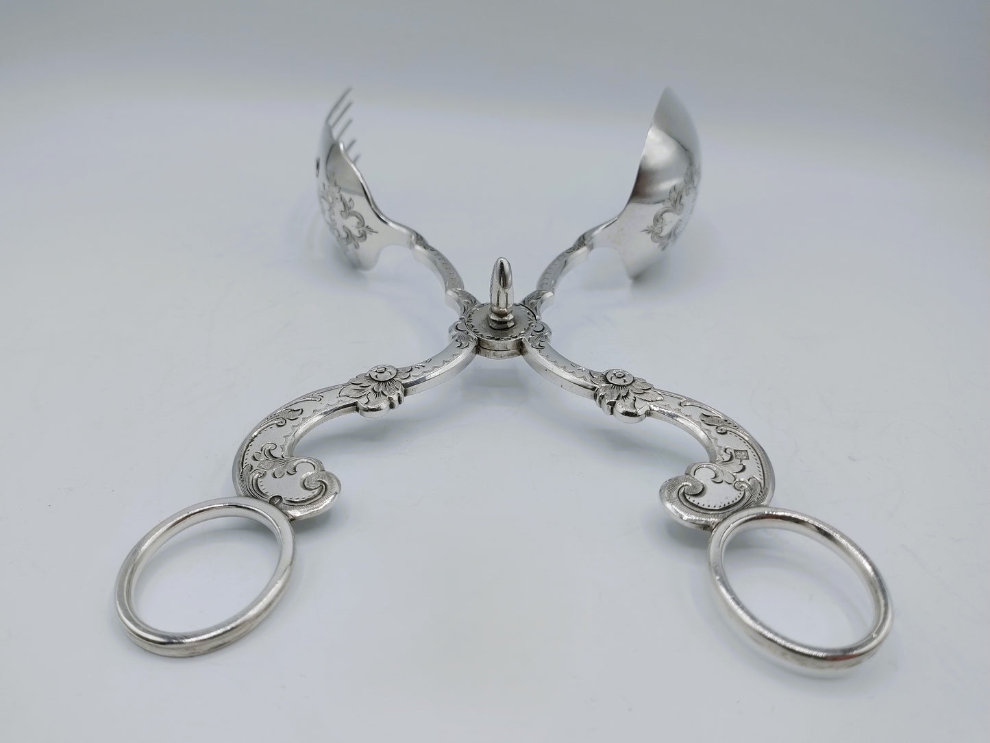 Silver salad tongs, Wed. Schouten & Zn, Amsterdam, 1869