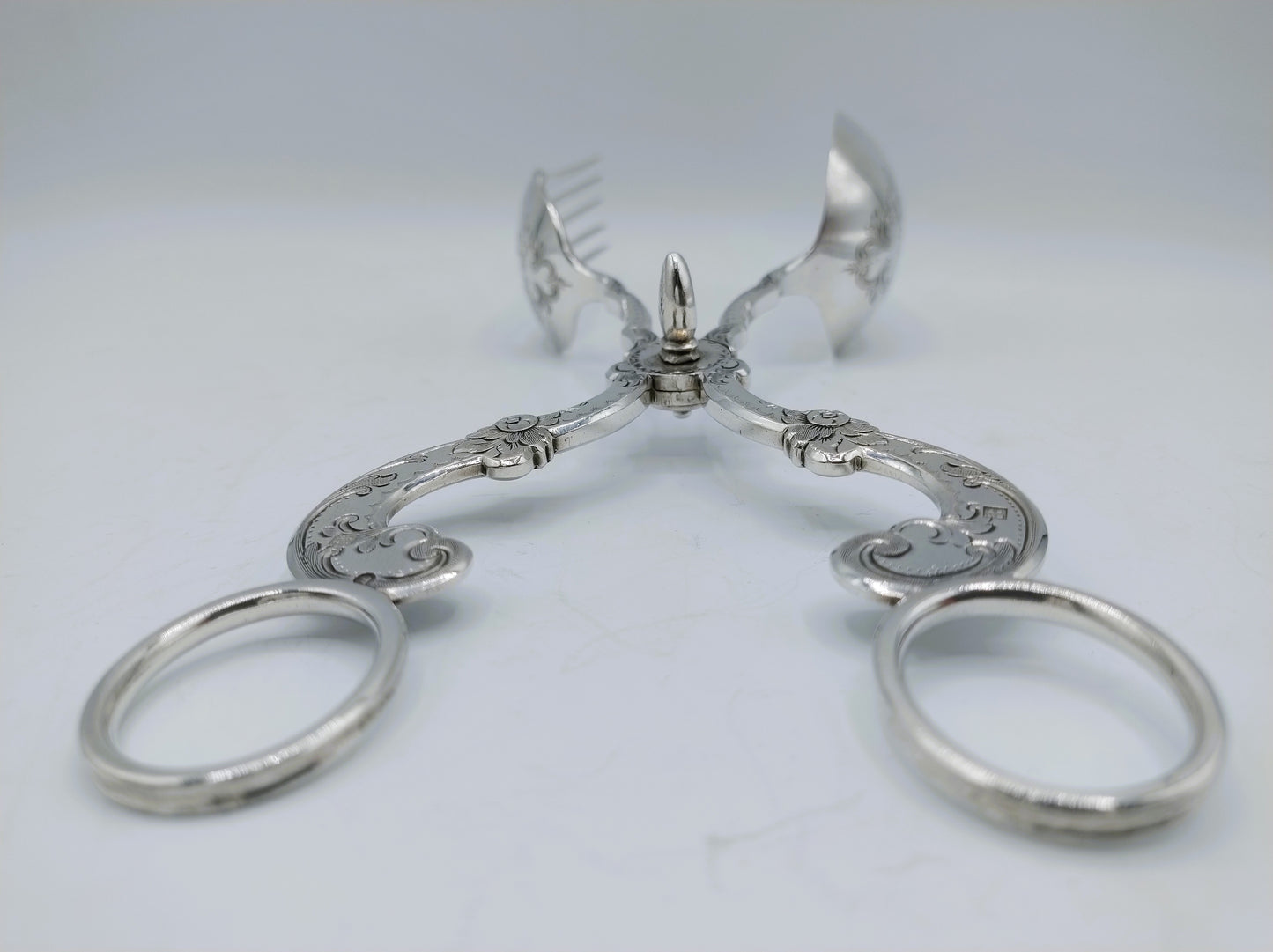 Silver salad tongs, Wed. Schouten & Zn, Amsterdam, 1869