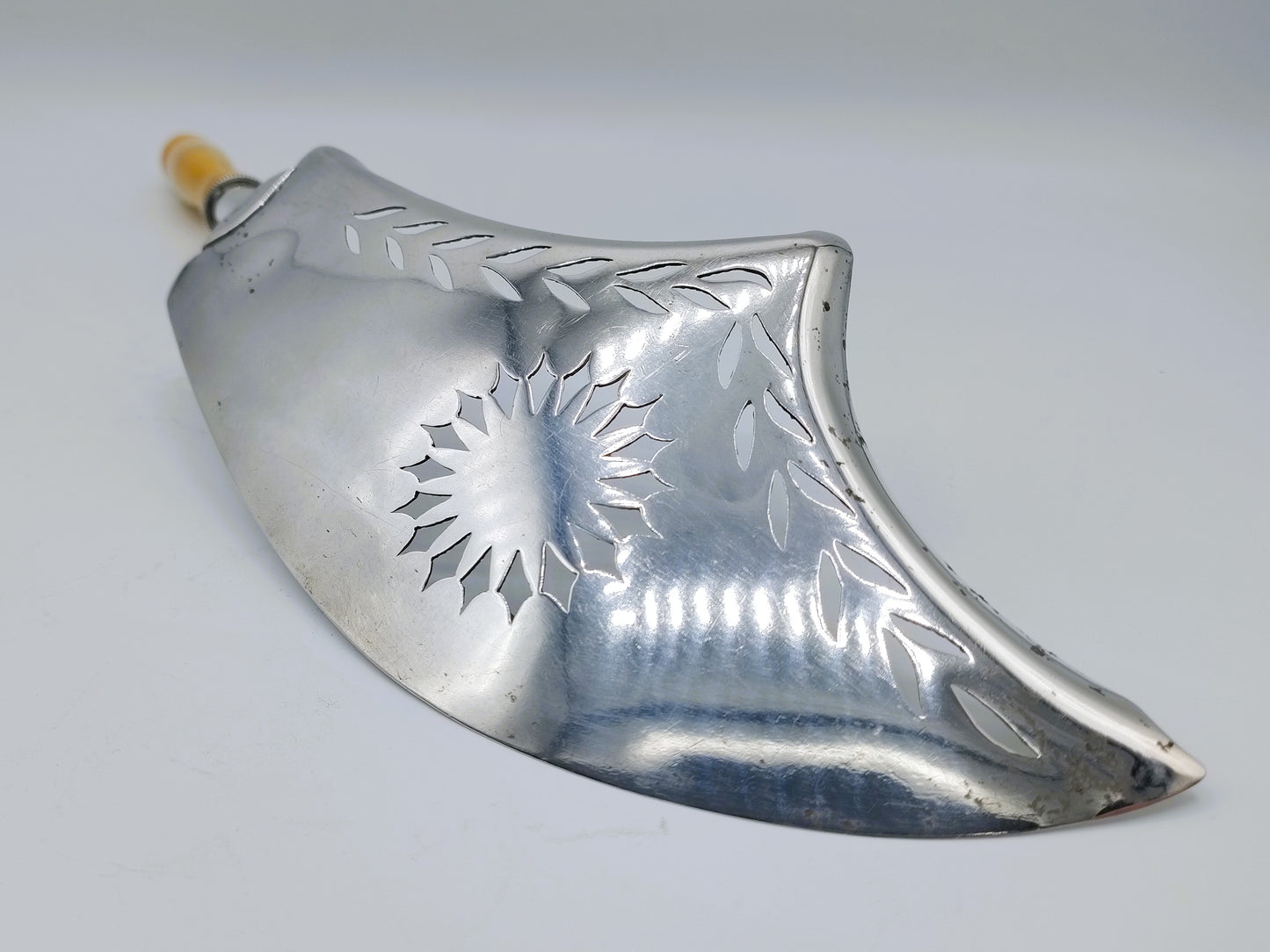 Silver fish slice, F. C. Thomas, Brussels, ca. 1820