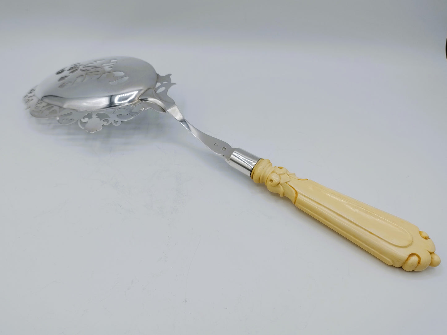 Silver fish slice, N.S. Visser and Co, 's-Hertogenbosch, 1868