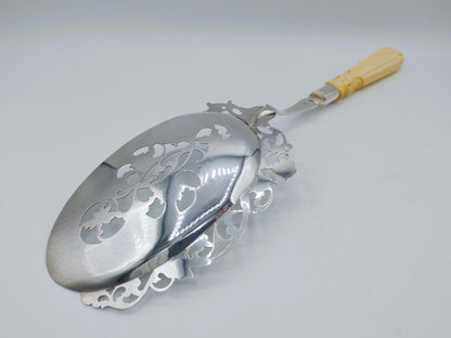 Silver fish slice, N.S. Visser and Co, 's-Hertogenbosch, 1868