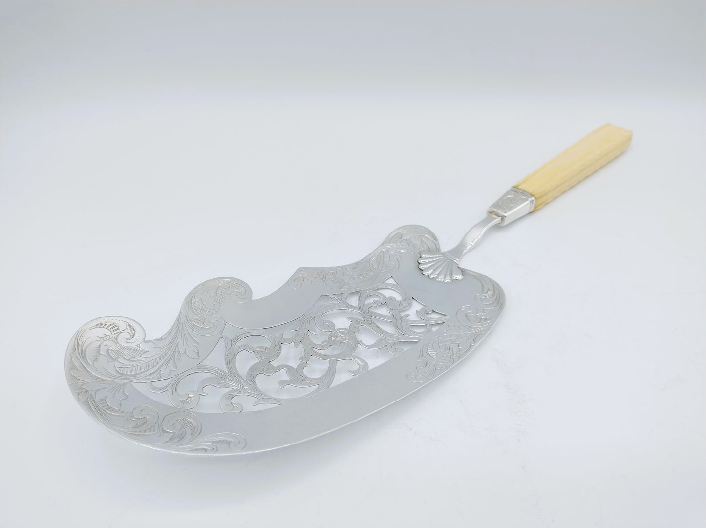 Silver fish slice, J. van Wijk, Amsterdam, 1844