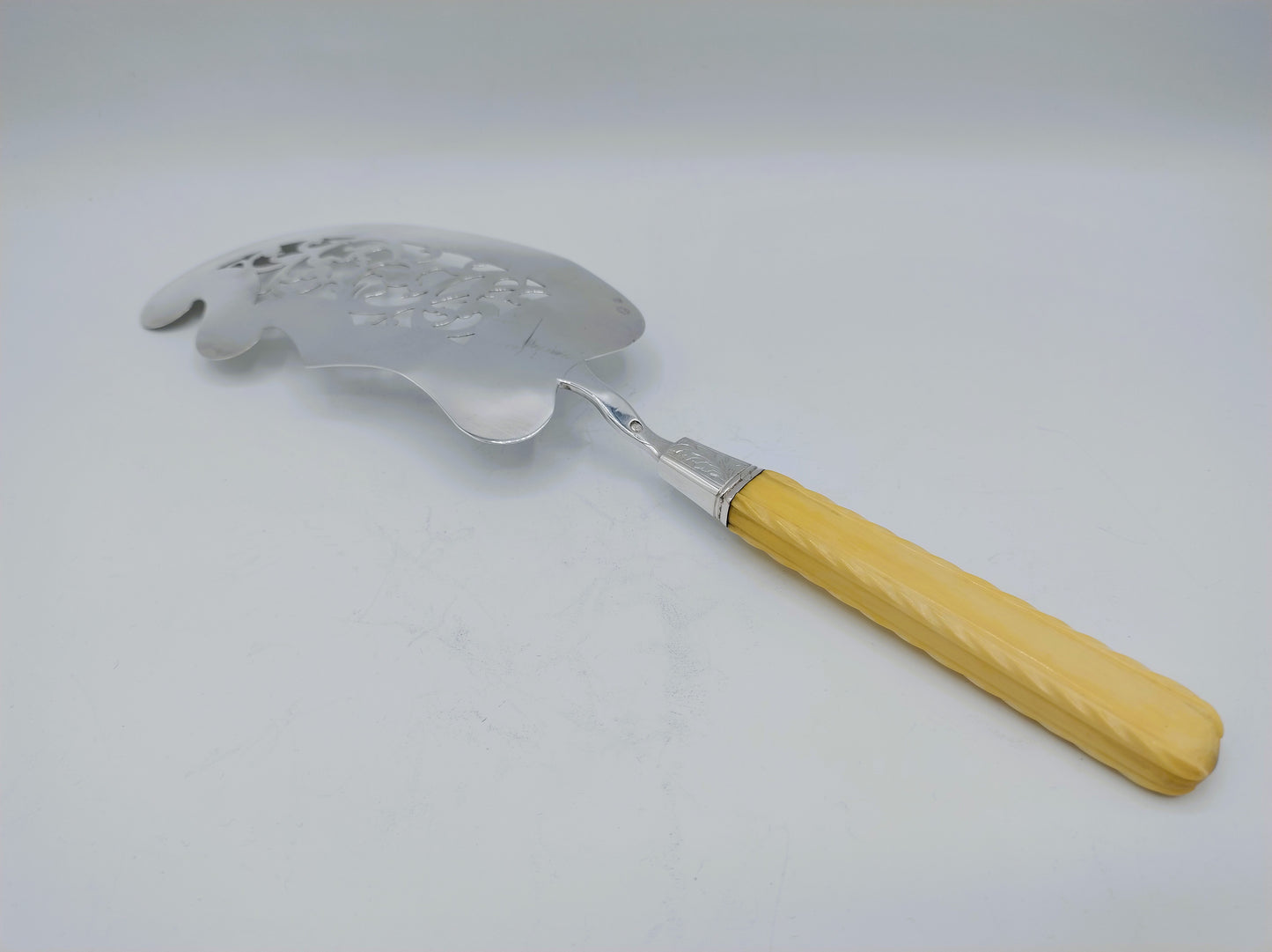 Silver fish slice, J. van Wijk, Amsterdam, 1844