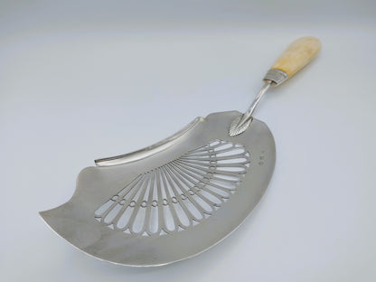 Silver fish slice with bone handle, W. Willems, Amsterdam, 1836