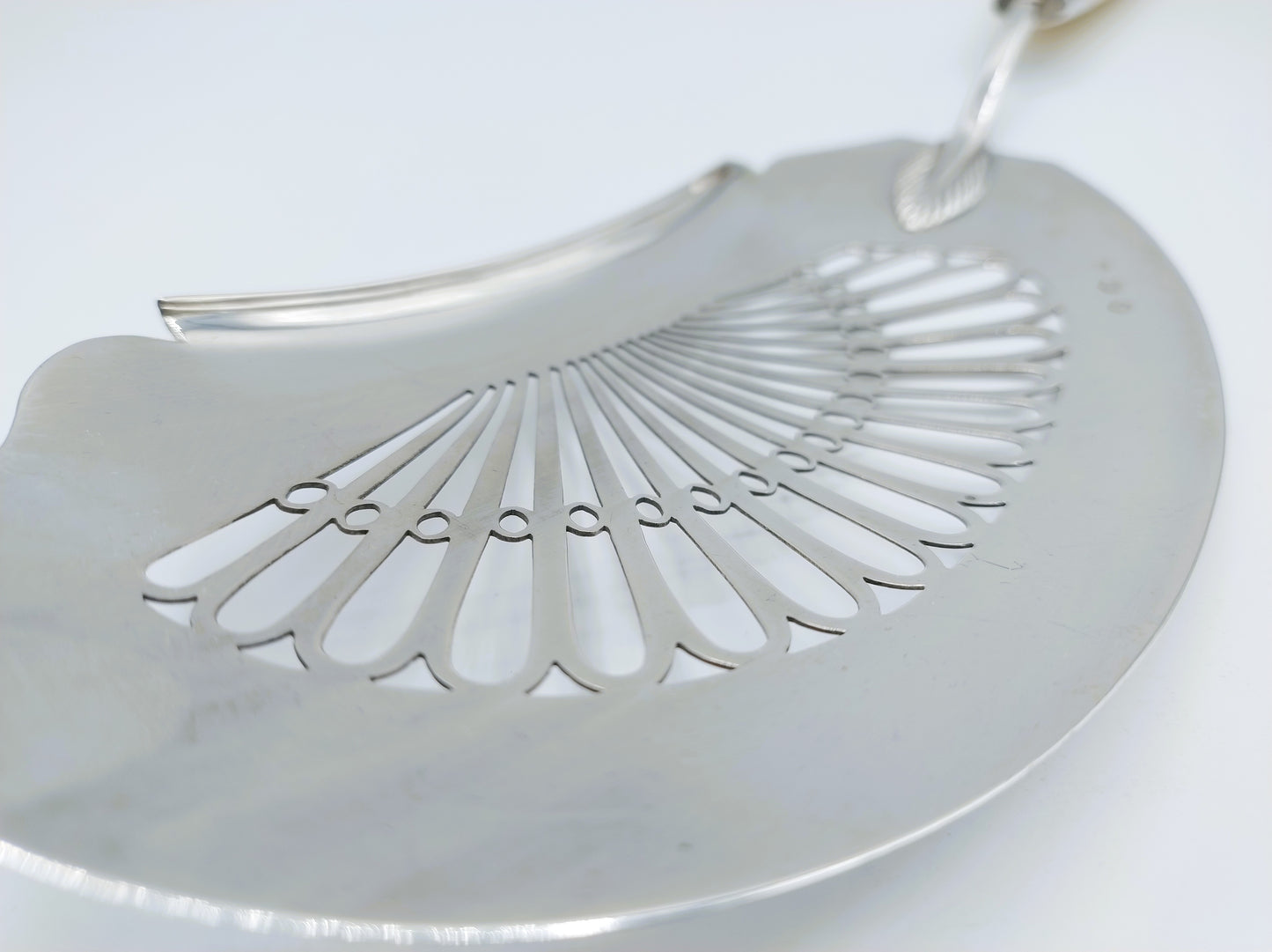 Silver fish slice with bone handle, W. Willems, Amsterdam, 1836