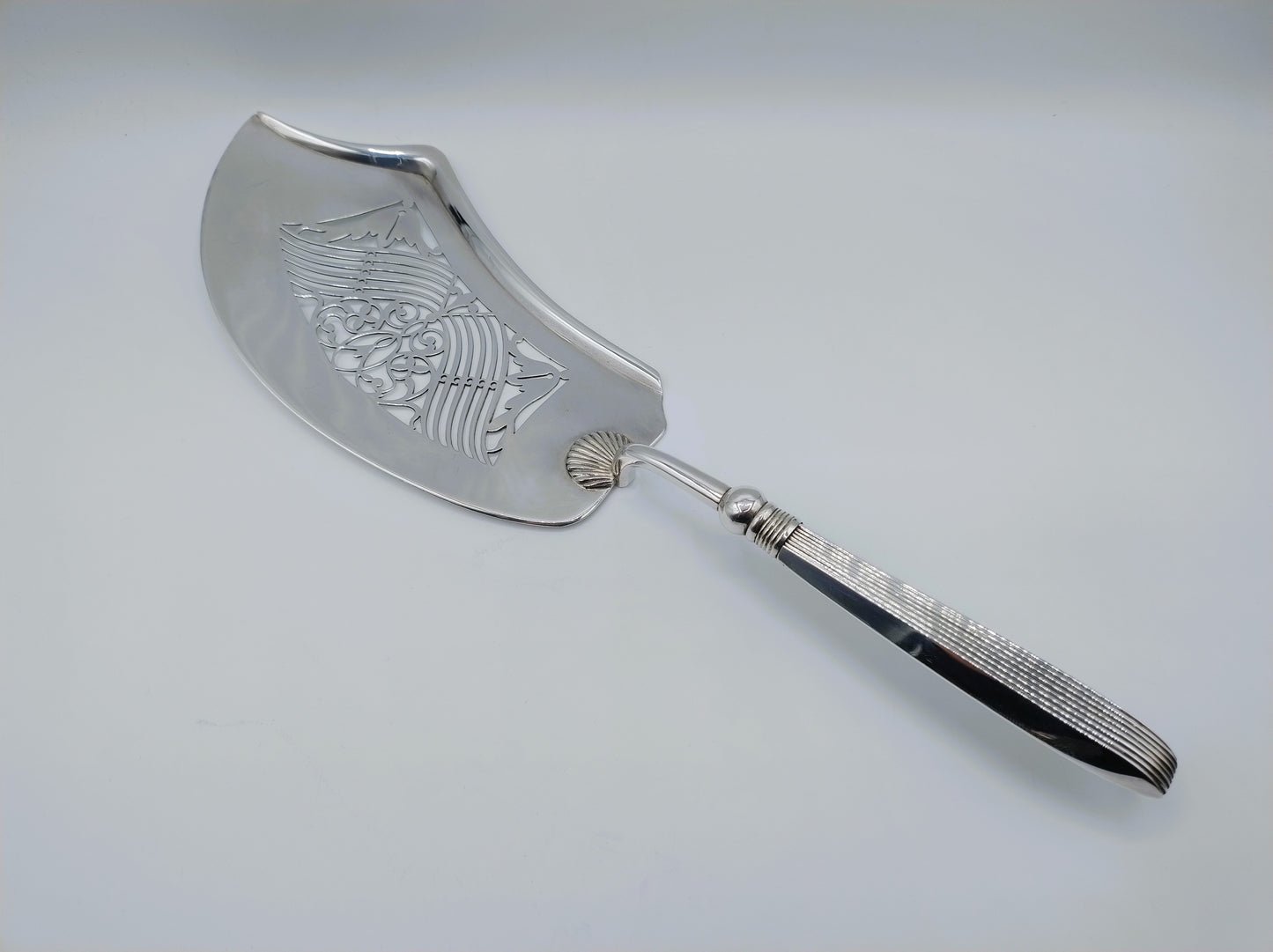 Silver fish slice, P.G. Petersen, Amsterdam, 1825