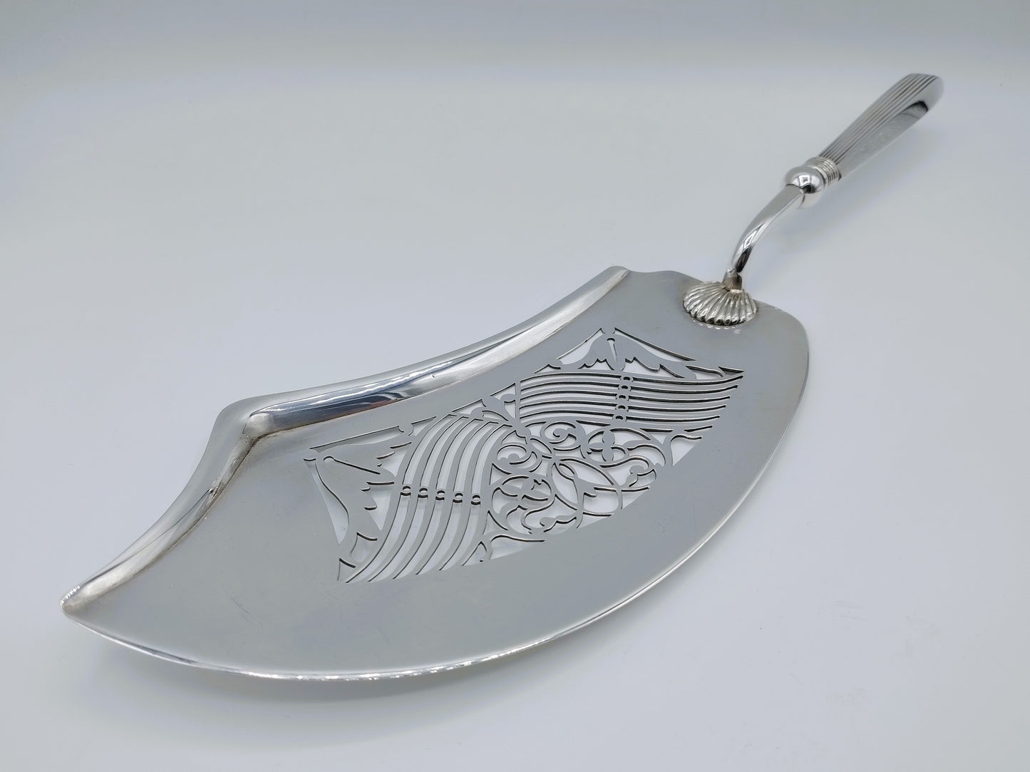 Silver fish slice, P.G. Petersen, Amsterdam, 1825