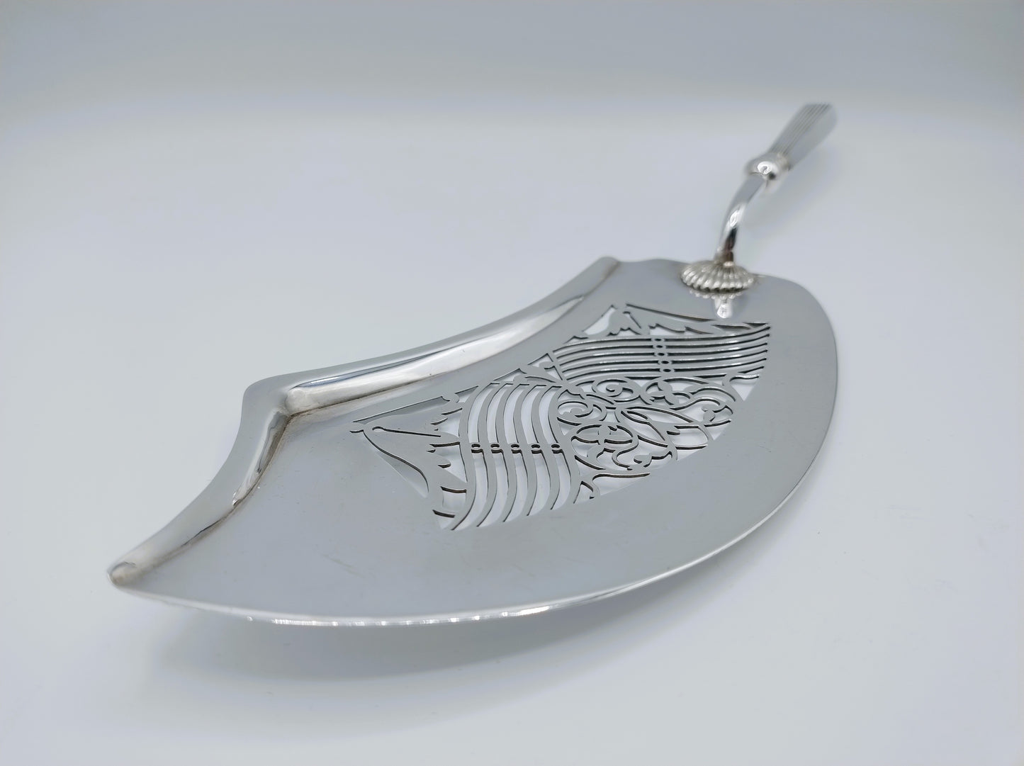 Silver fish slice, P.G. Petersen, Amsterdam, 1825