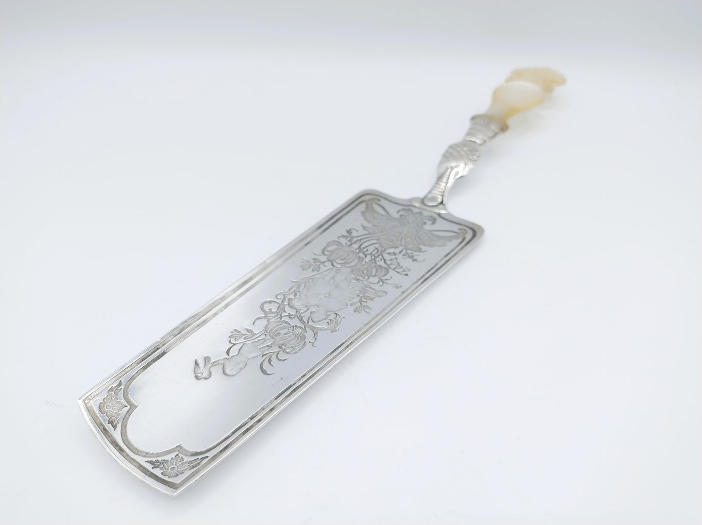 Silver cake server, J.H.A. Rudolphs, Altona, c. 1850