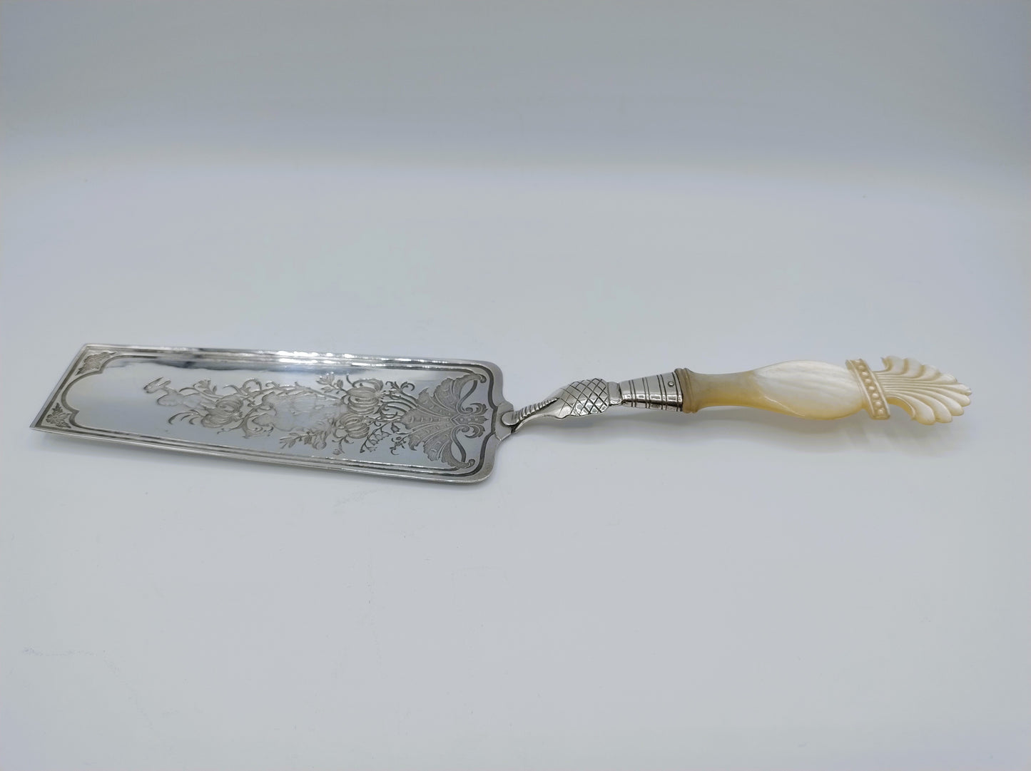 Silver cake server, J.H.A. Rudolphs, Altona, c. 1850