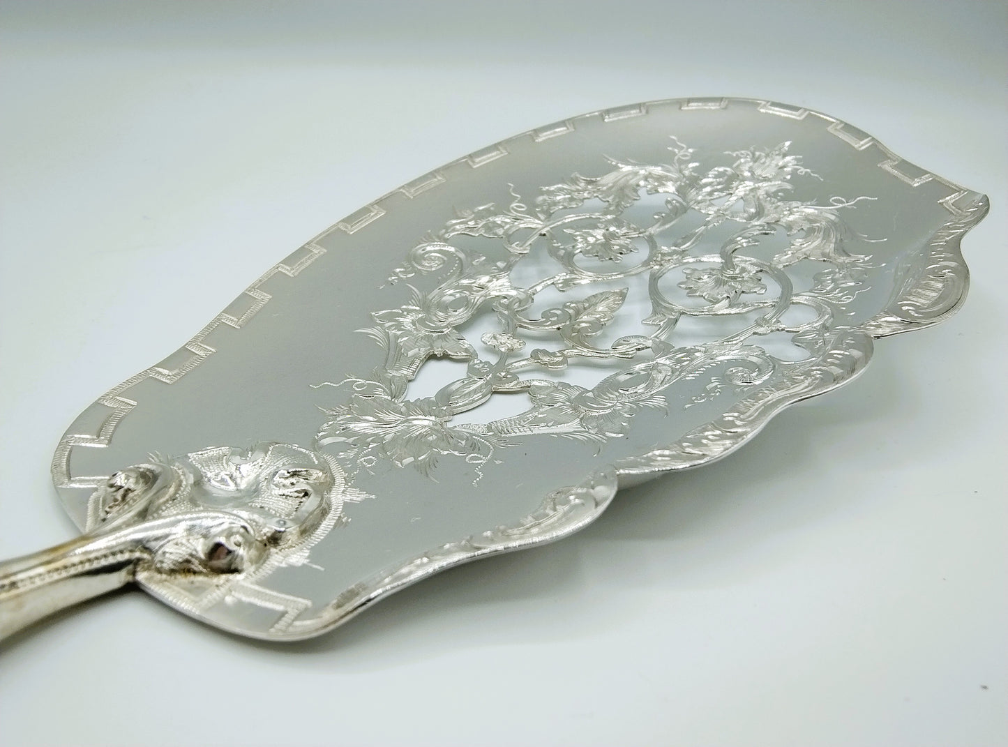 Silver fish slice, D.J. de Haas, Amsterdam, 1863